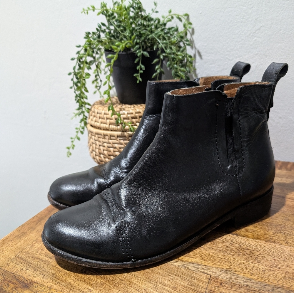 Olukai Malie Black Leather Chelsea Boots Women’s Sz 8.5